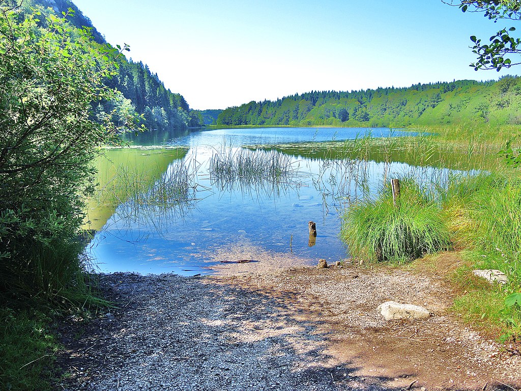 Lac du petit Maclu, vu de la rive Nord, juin 2020